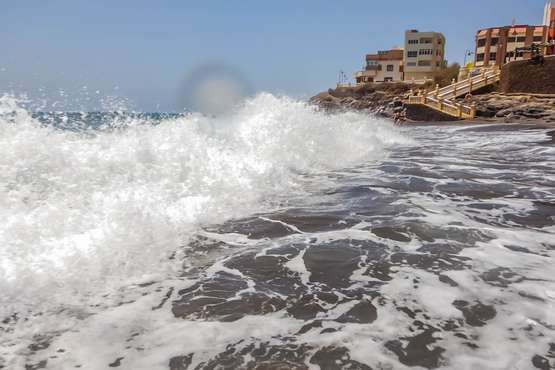 Oleaje en las playas de Telde/Antonio Rico.